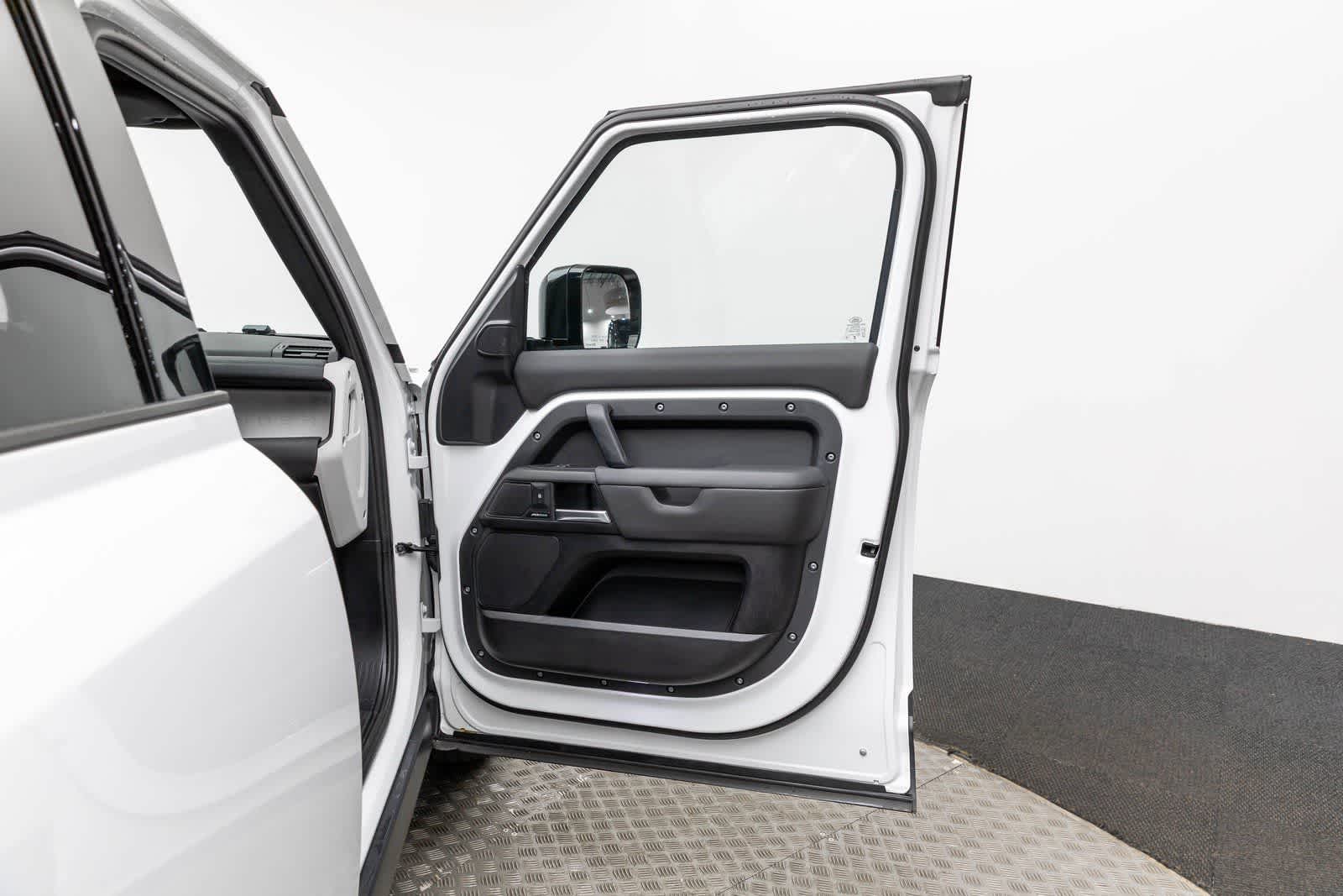 Thumbnail: 2025 Land Rover Defender - 38