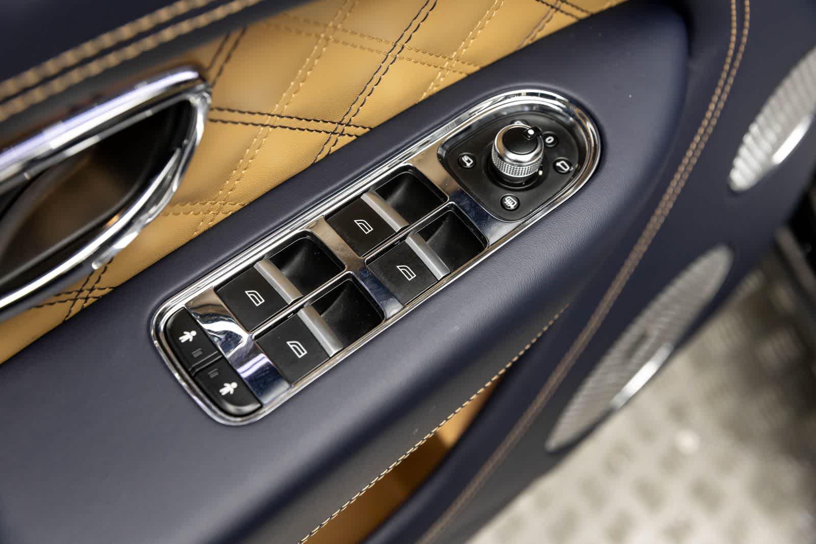 Thumbnail: 2021 Bentley Bentayga - 28