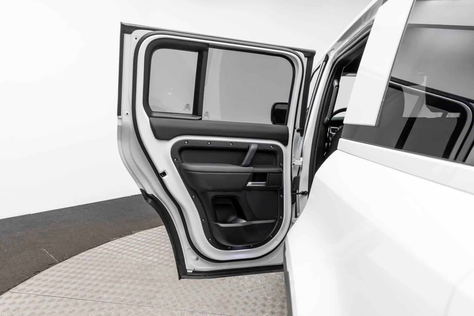 Thumbnail: 2025 Land Rover Defender - 34