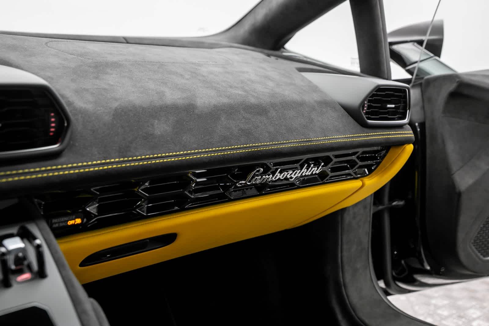 Thumbnail: 2024 Lamborghini Huracan - 30