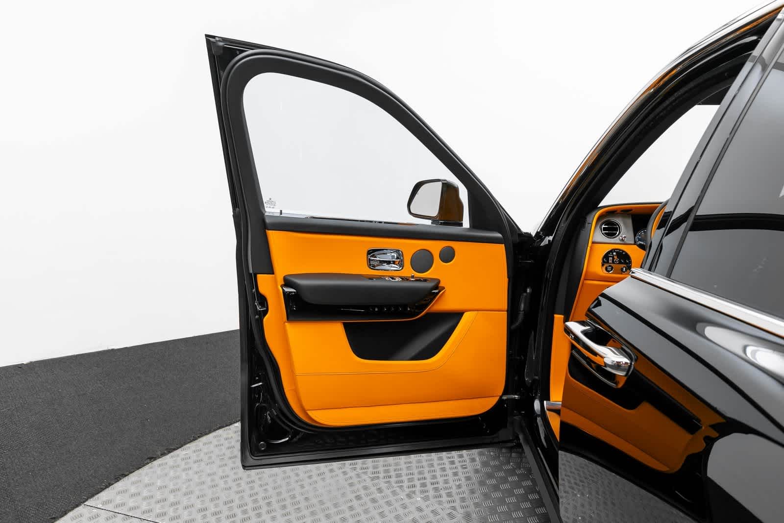 Thumbnail: 2024 Rolls-Royce Cullinan - 8
