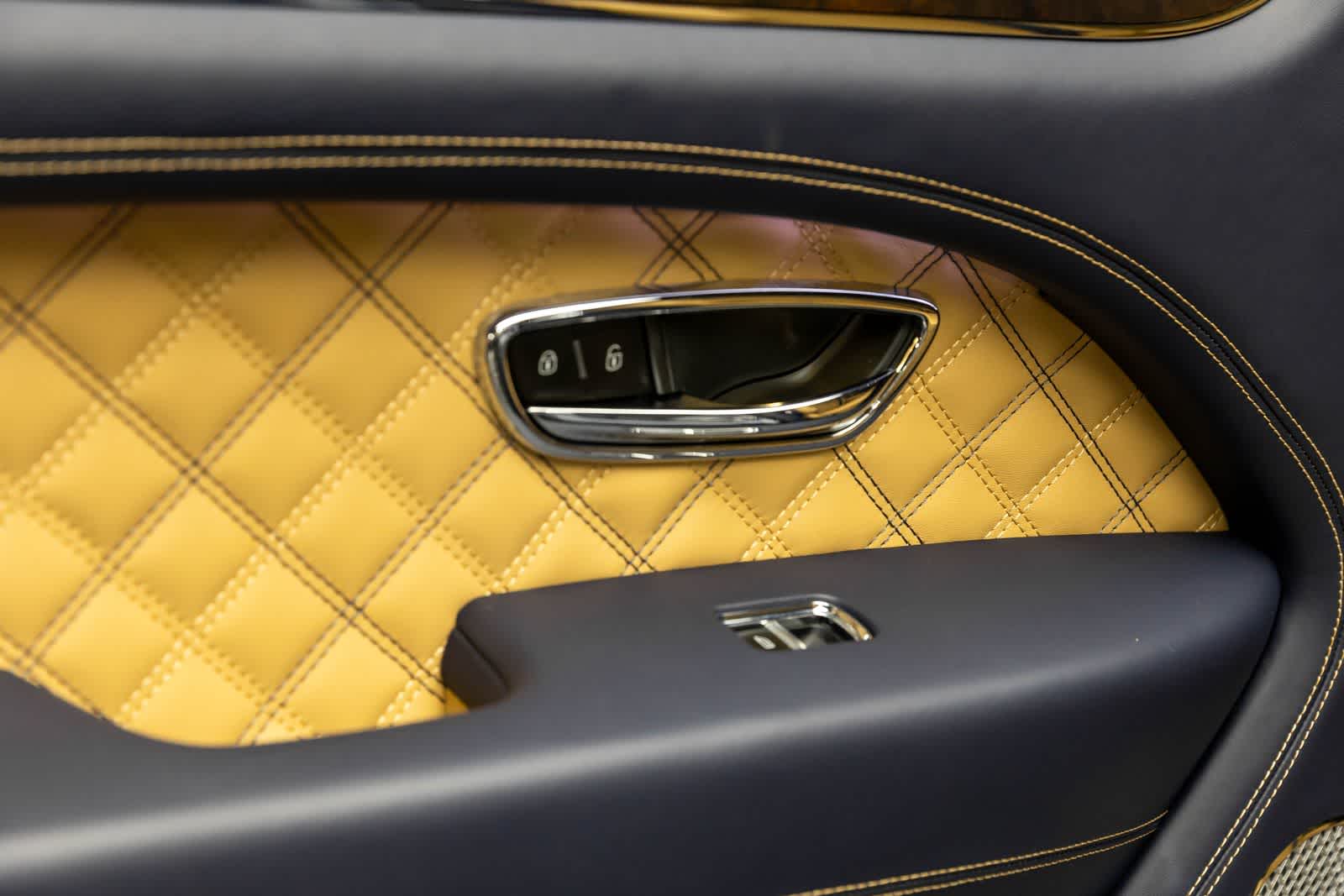 Thumbnail: 2021 Bentley Bentayga - 43