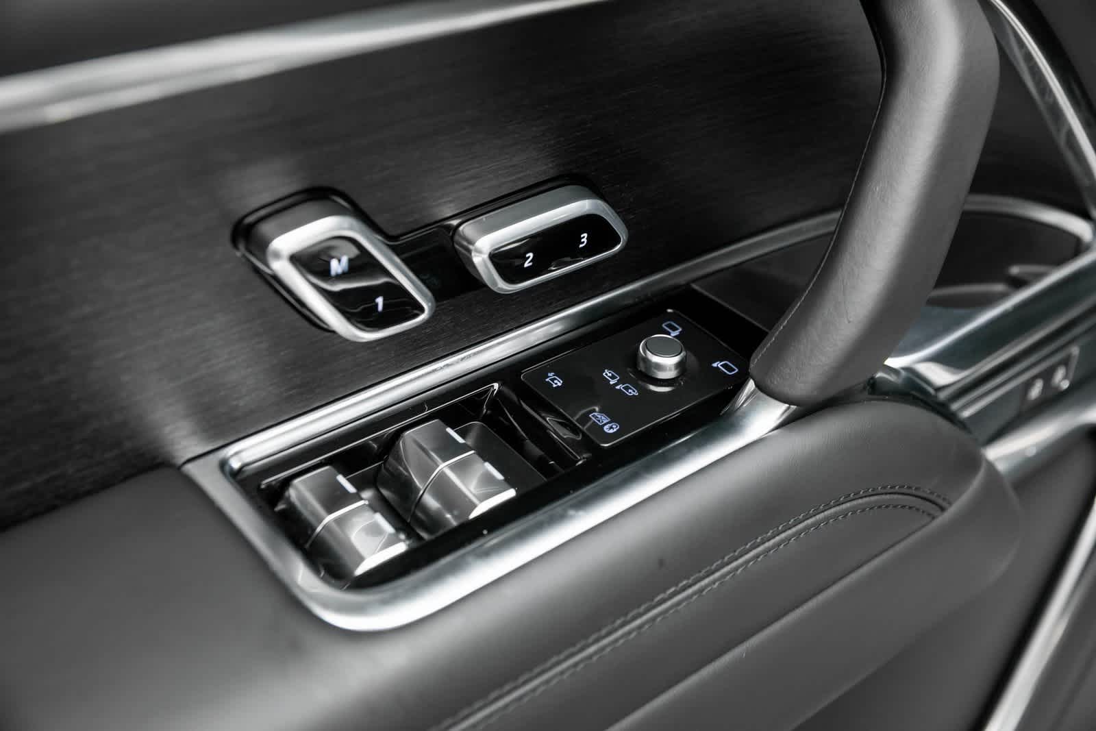 Thumbnail: 2025 Land Rover Range Rover - 29