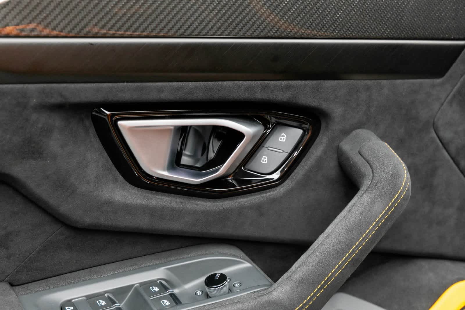 Thumbnail: 2024 Lamborghini Urus - 20