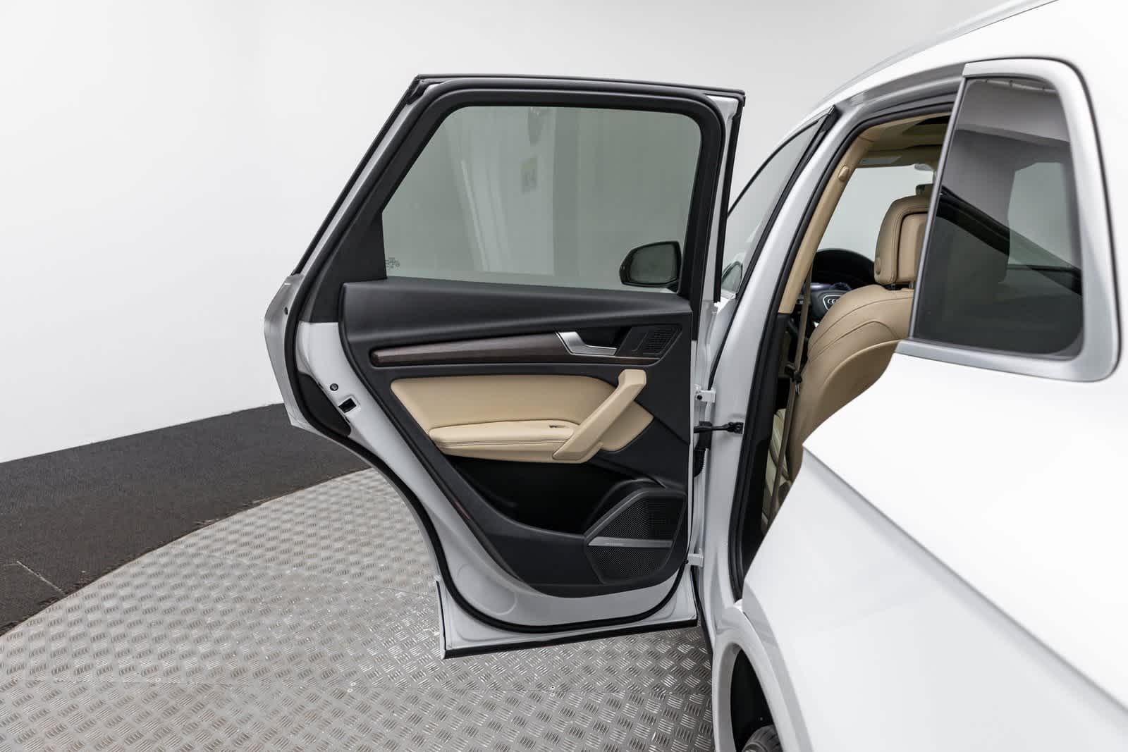 Thumbnail: 2024 Audi Q5 - 35