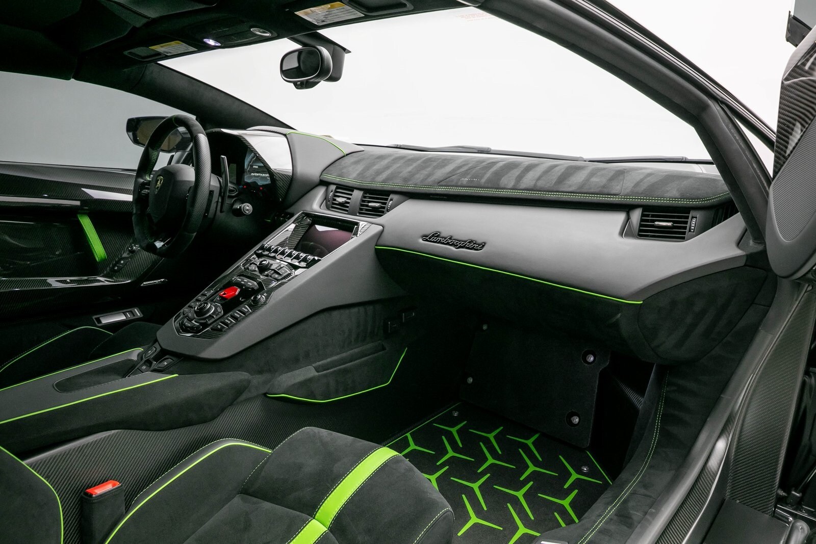 2021 Lamborghini Aventador SVJ 42
