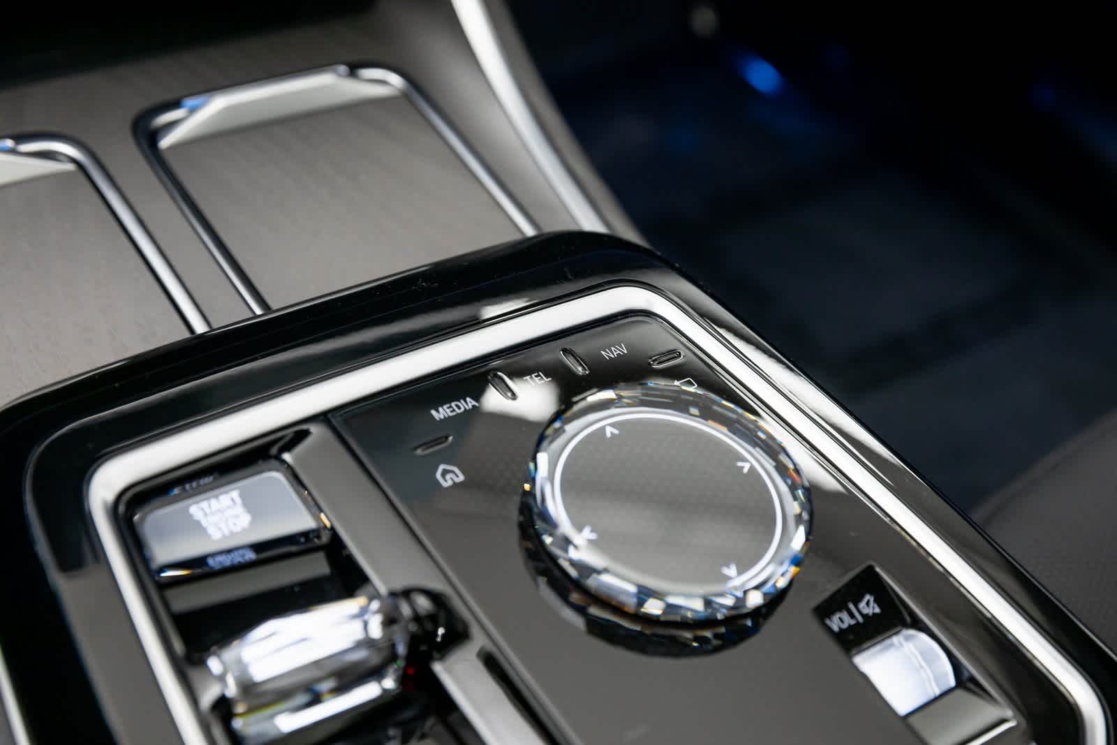 Thumbnail: 2024 BMW 7 Series - 38