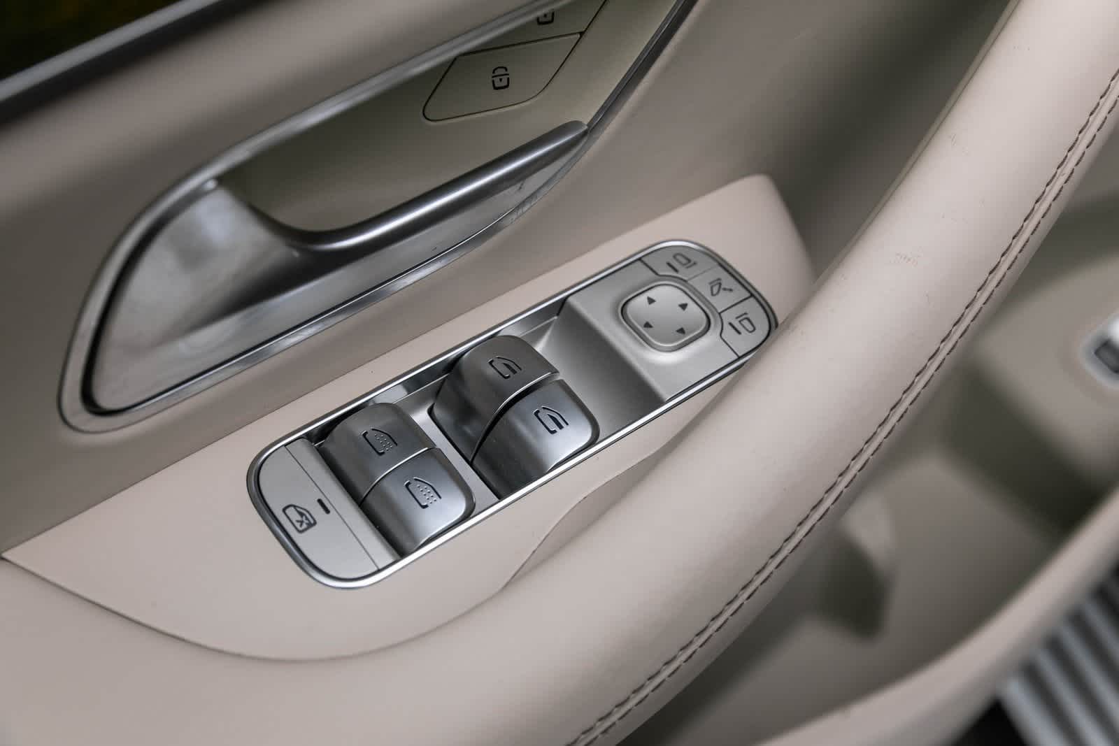 Thumbnail: 2023 Mercedes-Benz GLS - 29