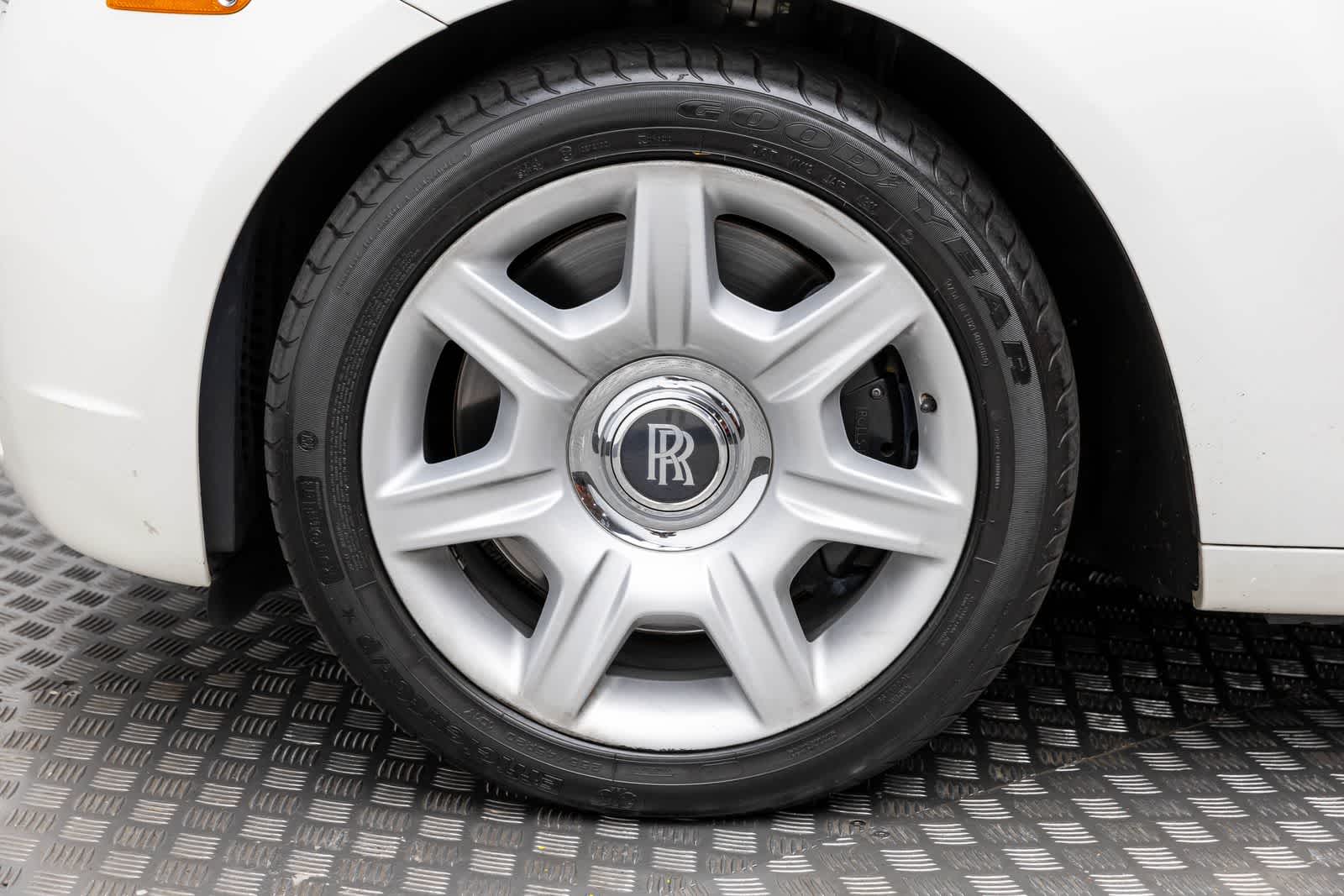 Thumbnail: 2011 Rolls-Royce Ghost - 40