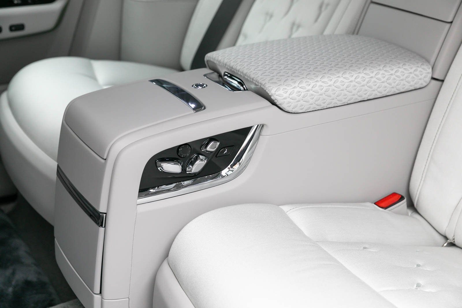 Thumbnail: 2024 Rolls-Royce Phantom - 27