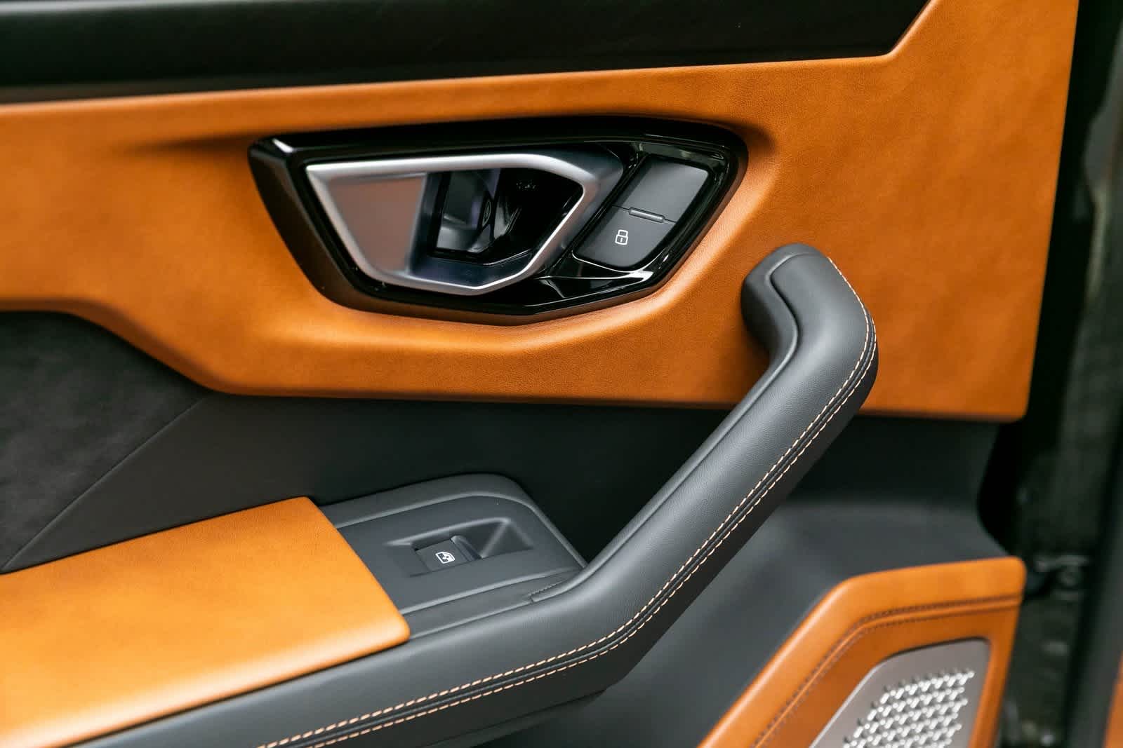 Thumbnail: 2022 Lamborghini Urus - 43