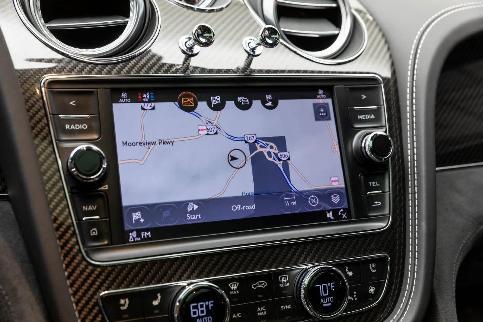 Thumbnail: 2020 Bentley Bentayga - 16