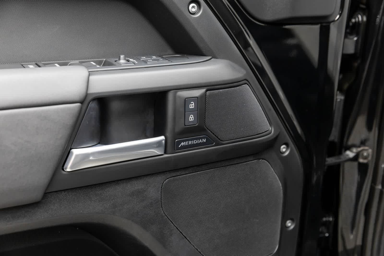 Thumbnail: 2025 Land Rover Defender - 24