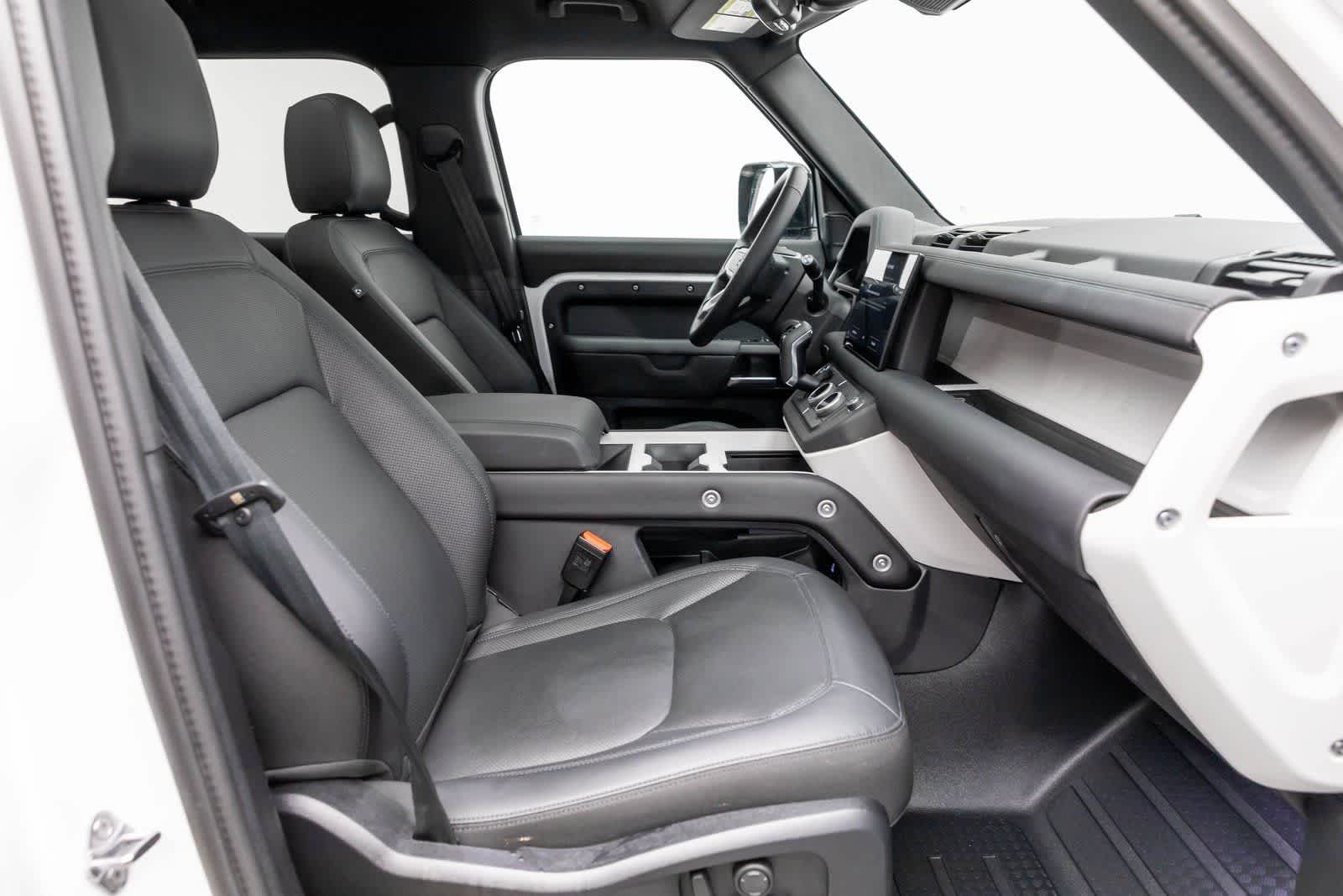 Thumbnail: 2025 Land Rover Defender - 14