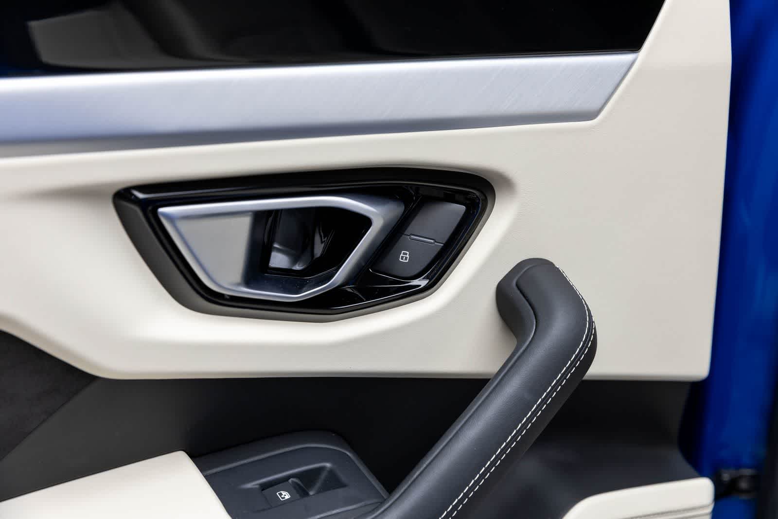 Thumbnail: 2019 Lamborghini Urus - 43