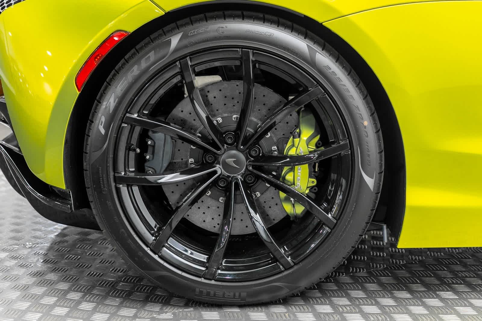 Thumbnail: 2025 Mclaren Artura - 40