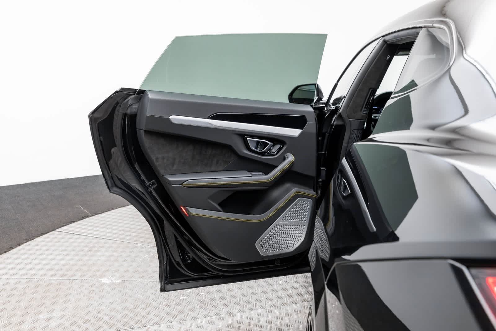 Thumbnail: 2022 Lamborghini Urus - 40