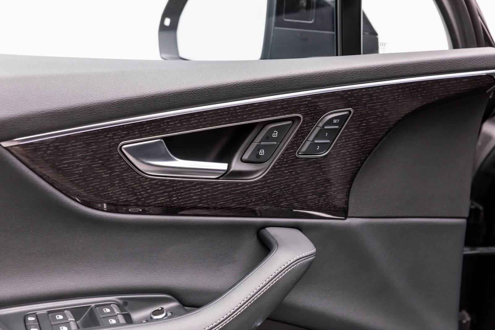 Thumbnail: 2025 Audi Q7 - 23