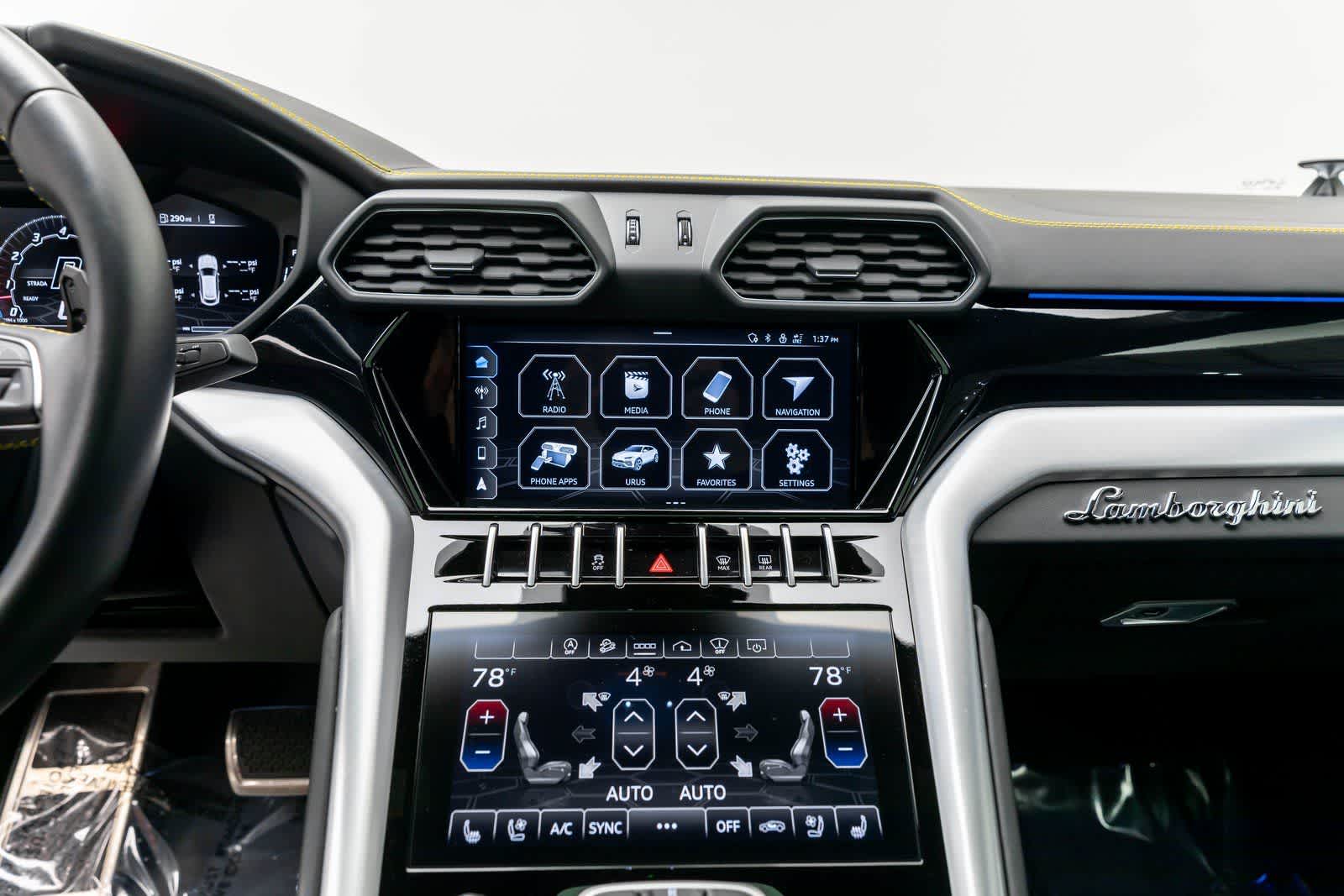 Thumbnail: 2022 Lamborghini Urus - 8