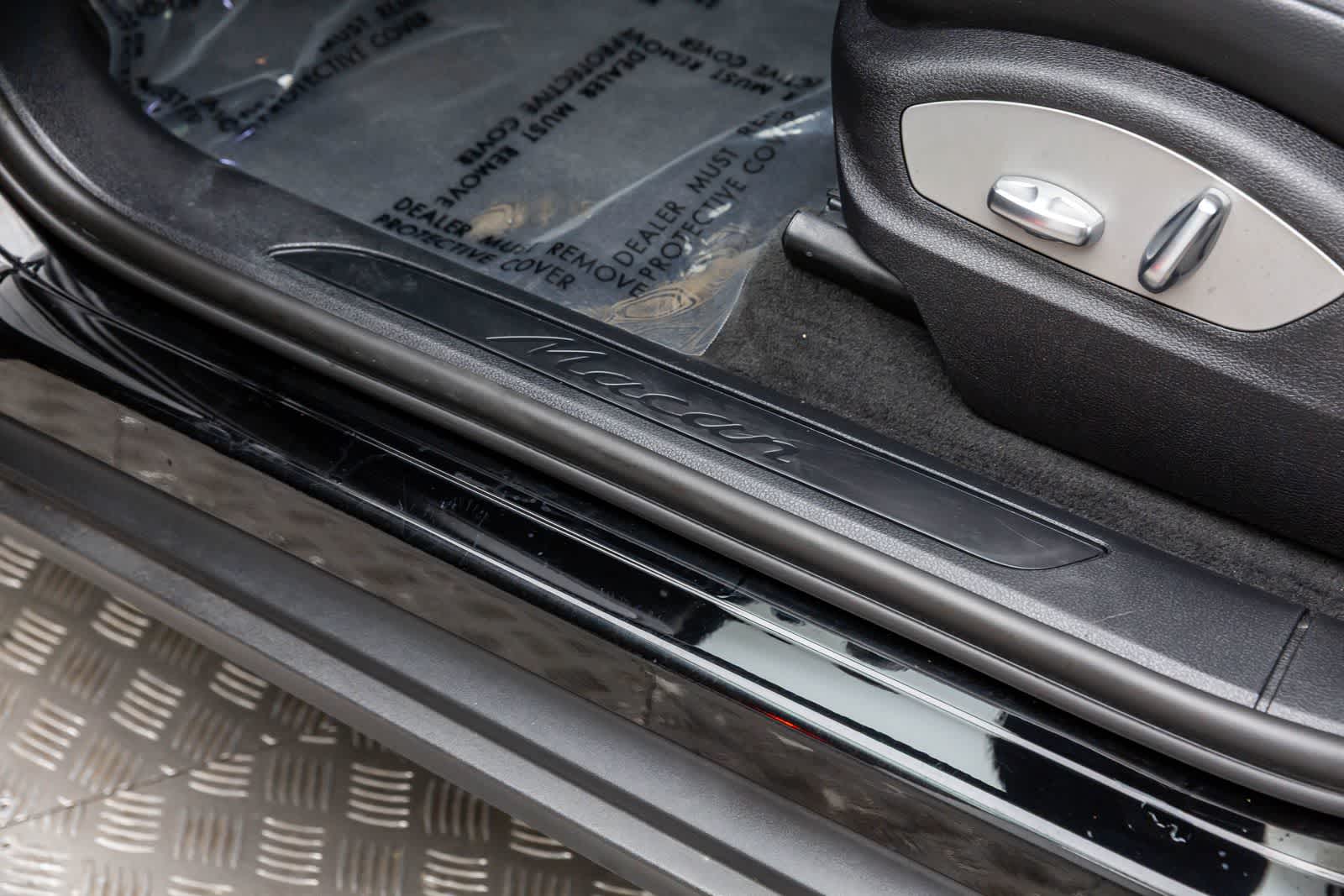 Thumbnail: 2022 Porsche Macan - 25