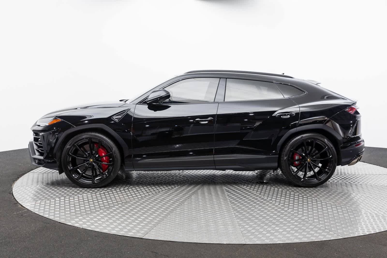Thumbnail: 2020 Lamborghini Urus - 3