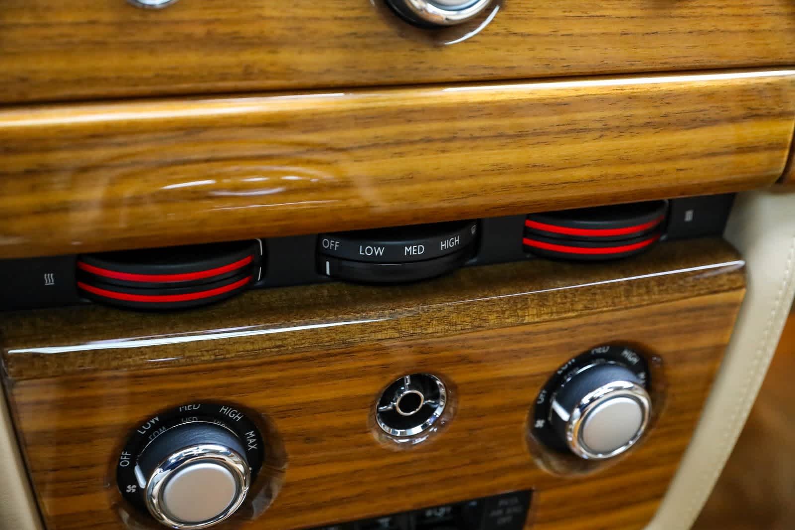 Thumbnail: 2015 Rolls-Royce Phantom - 27