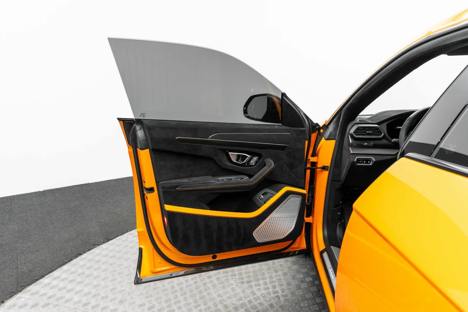 Thumbnail: 2024 Lamborghini Urus - 19