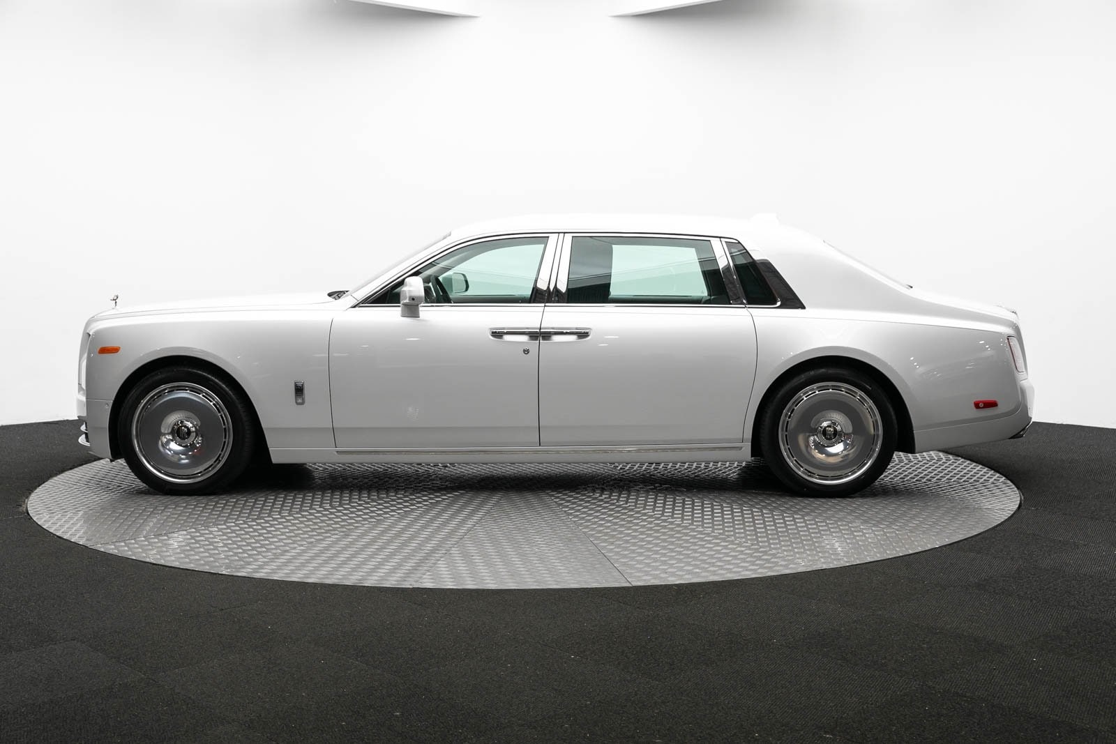 Thumbnail: 2024 Rolls-Royce Phantom - 3