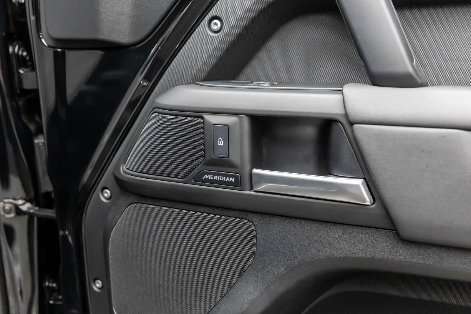 Thumbnail: 2025 Land Rover Defender - 39