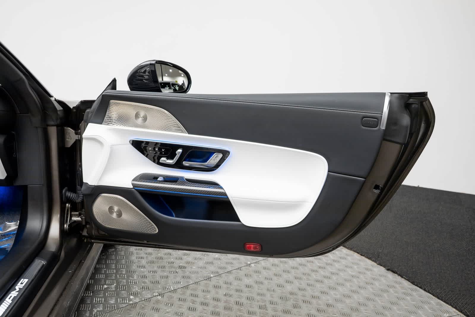 Thumbnail: 2025 Mercedes-Benz SL-Class - 39