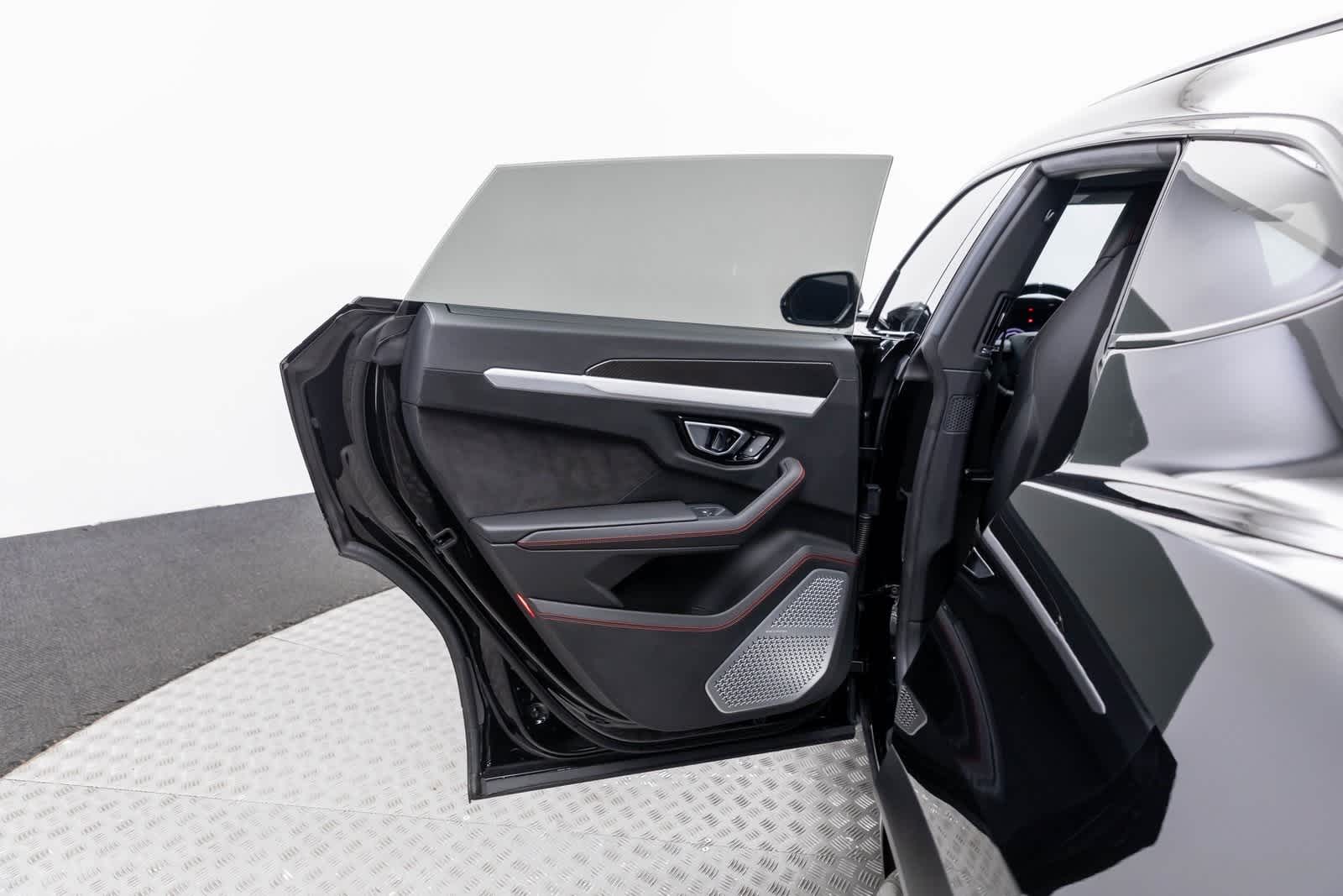 Thumbnail: 2020 Lamborghini Urus - 39