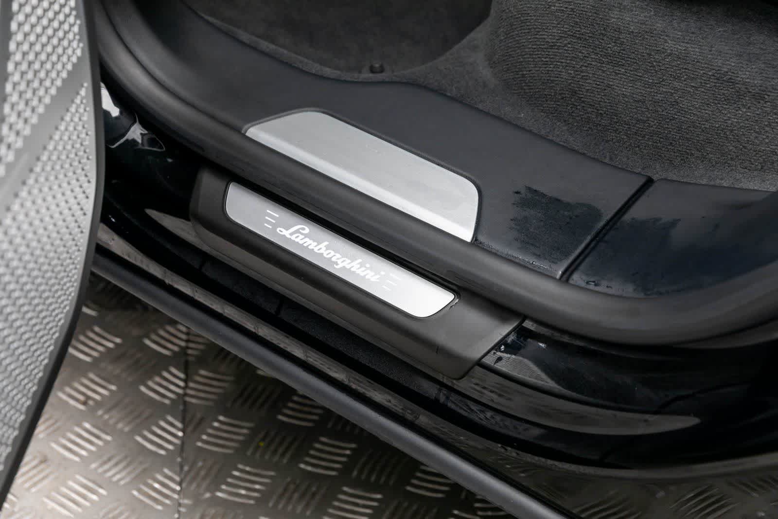 Thumbnail: 2022 Lamborghini Urus - 43