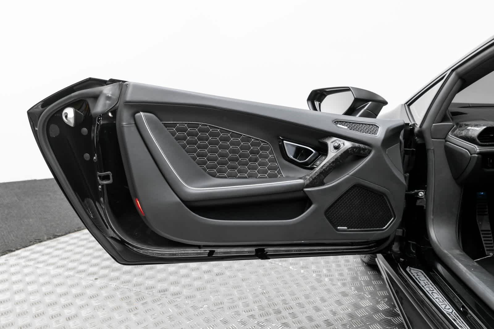 Thumbnail: 2022 Lamborghini Huracan - 21