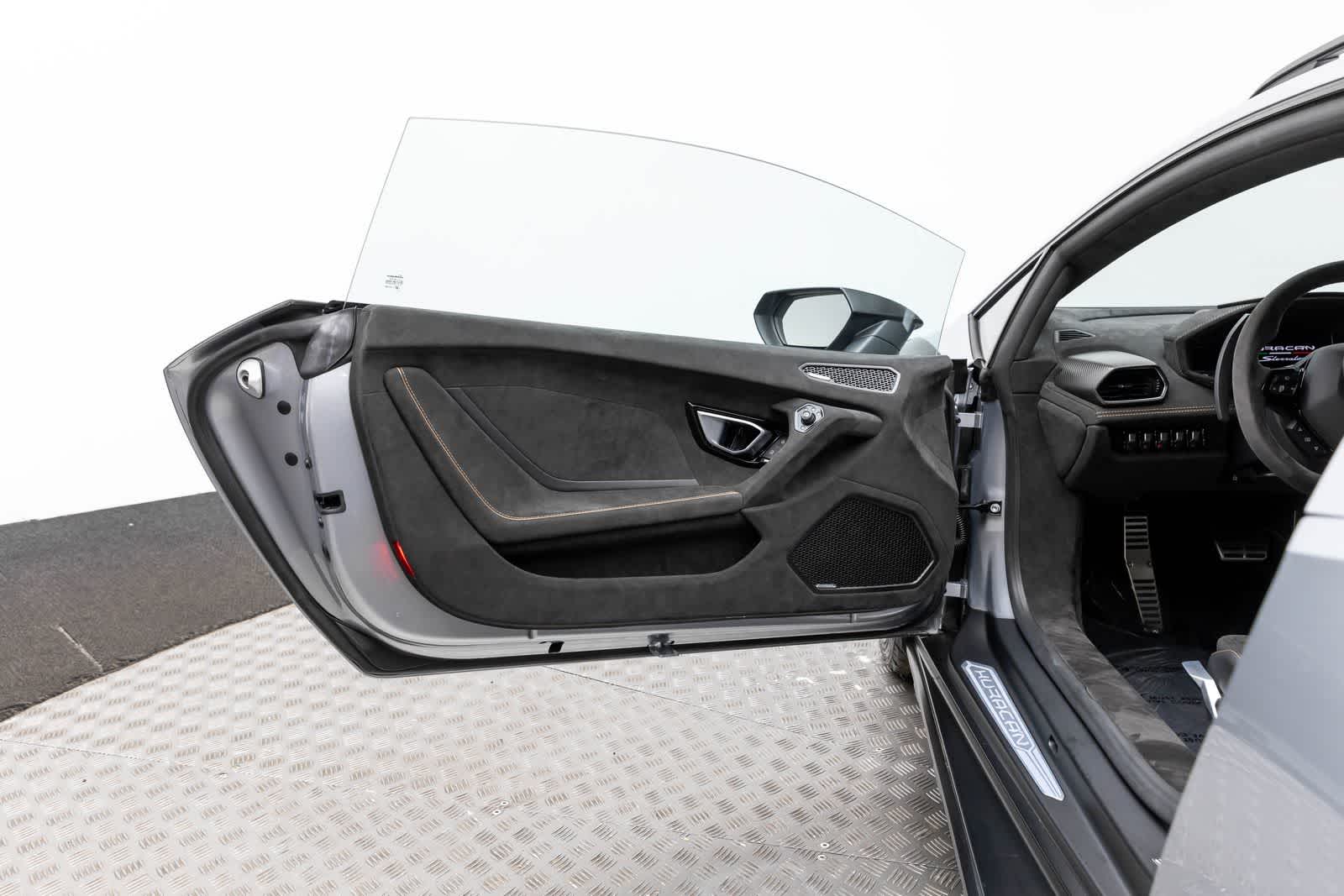 Thumbnail: 2024 Lamborghini Huracan - 23