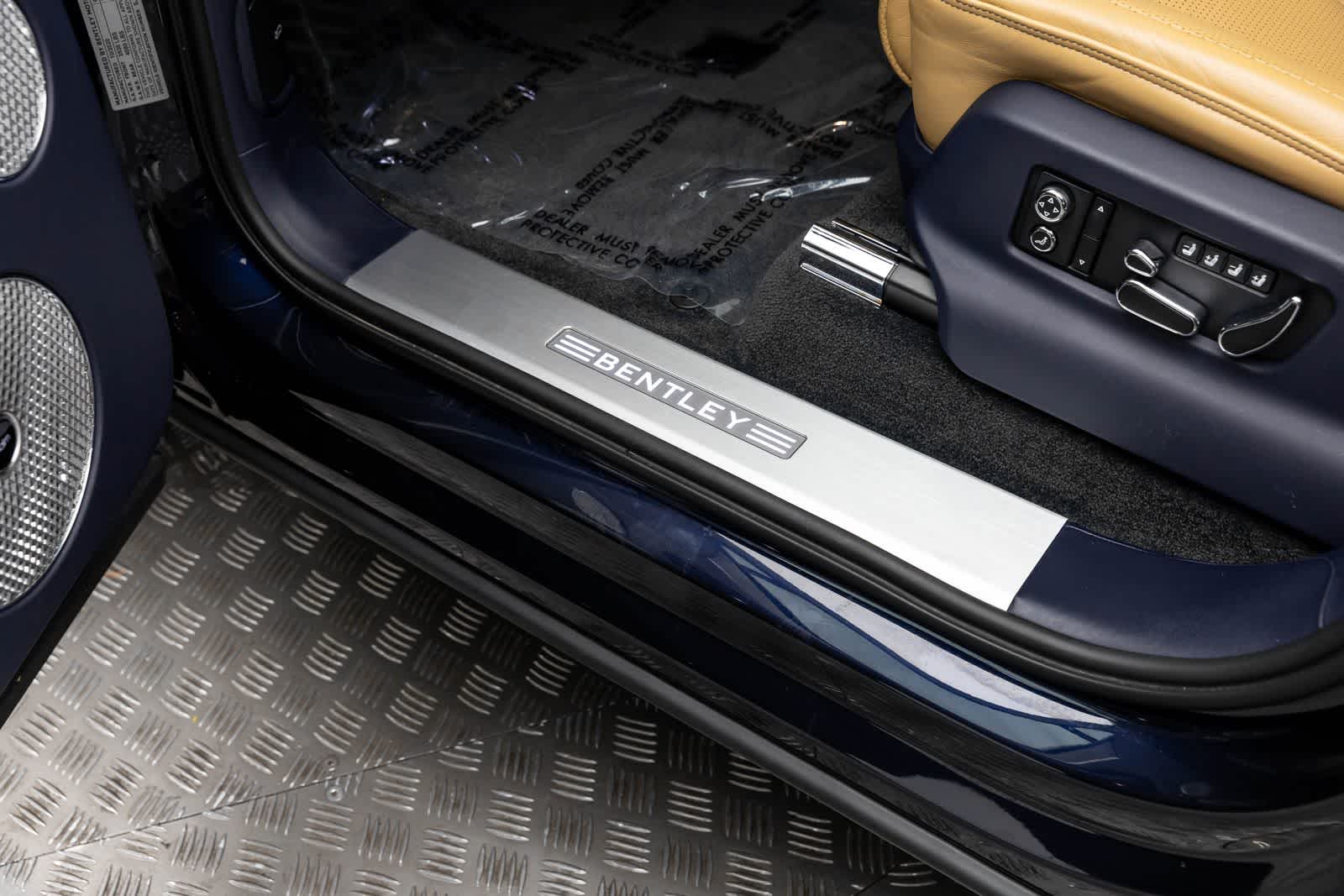 Thumbnail: 2021 Bentley Bentayga - 31