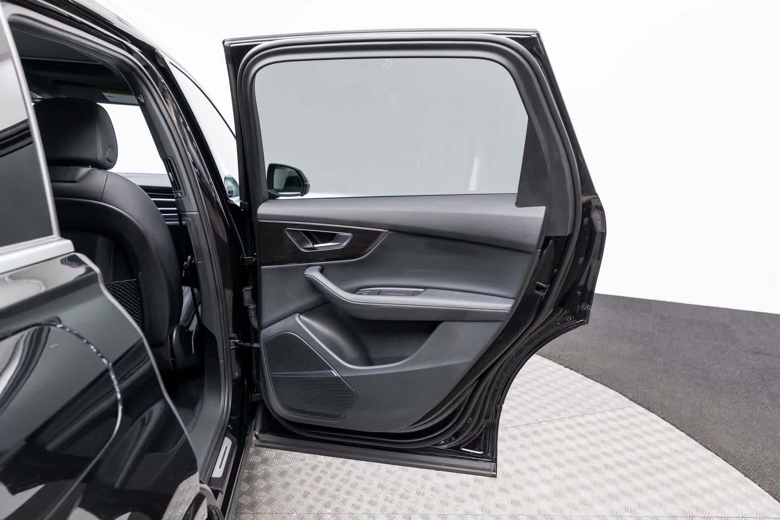 Thumbnail: 2025 Audi Q7 - 36