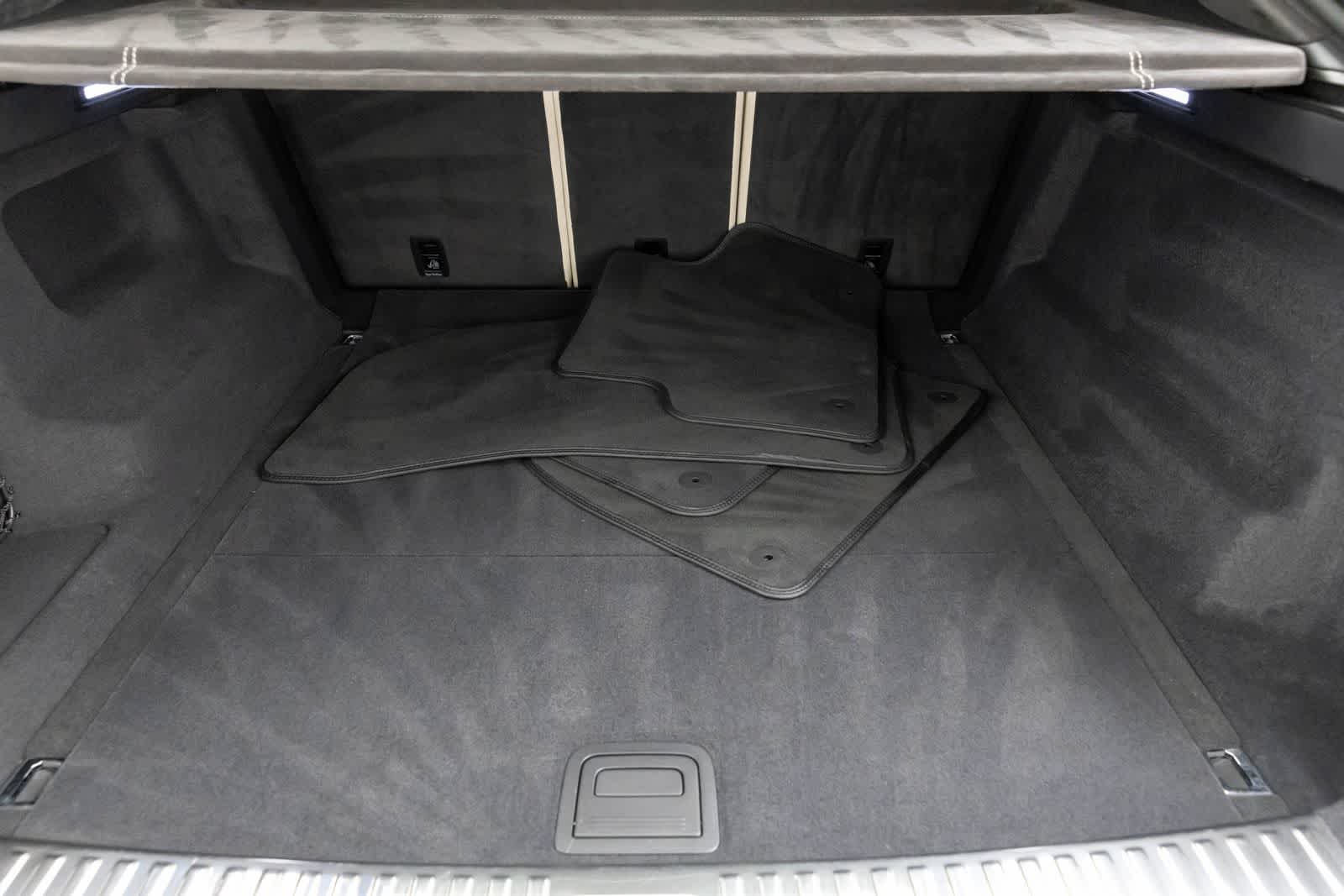 Thumbnail: 2019 Lamborghini Urus - 22