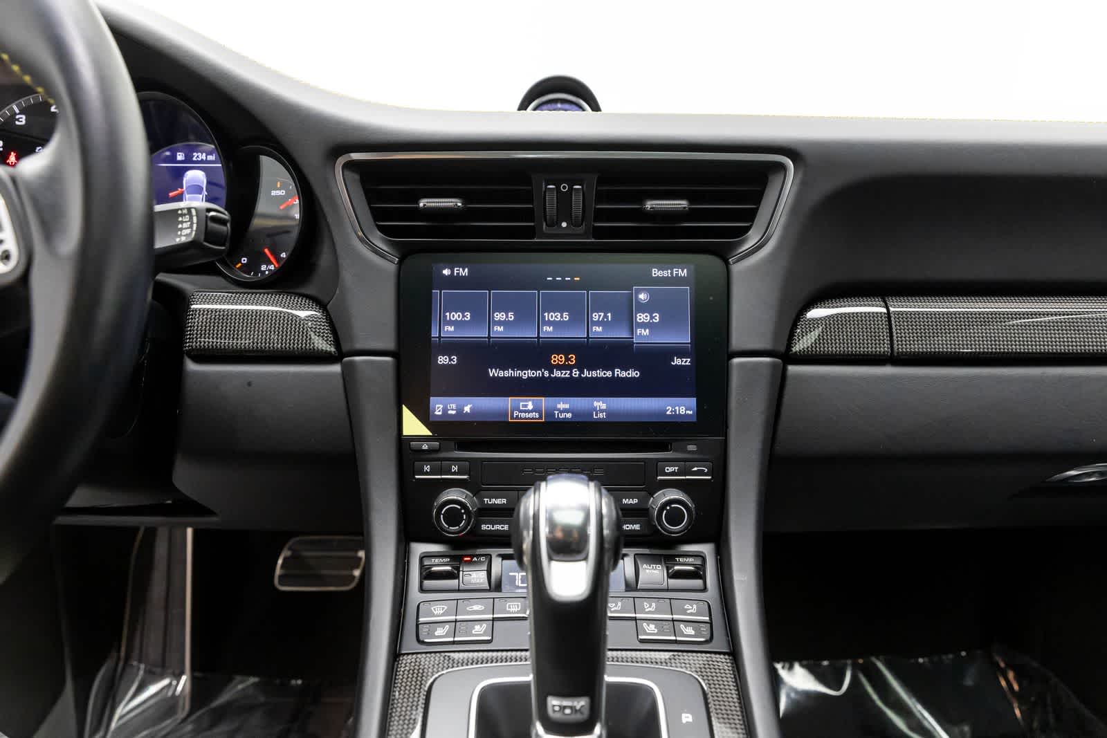 Thumbnail: 2019 Porsche 911 - 10