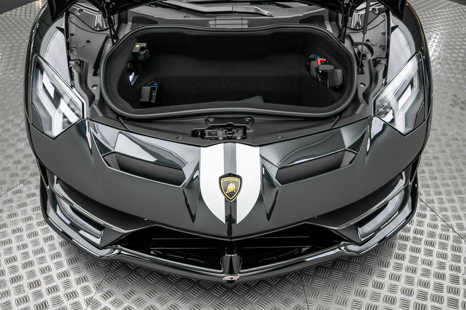 2021 Lamborghini Aventador SVJ 43