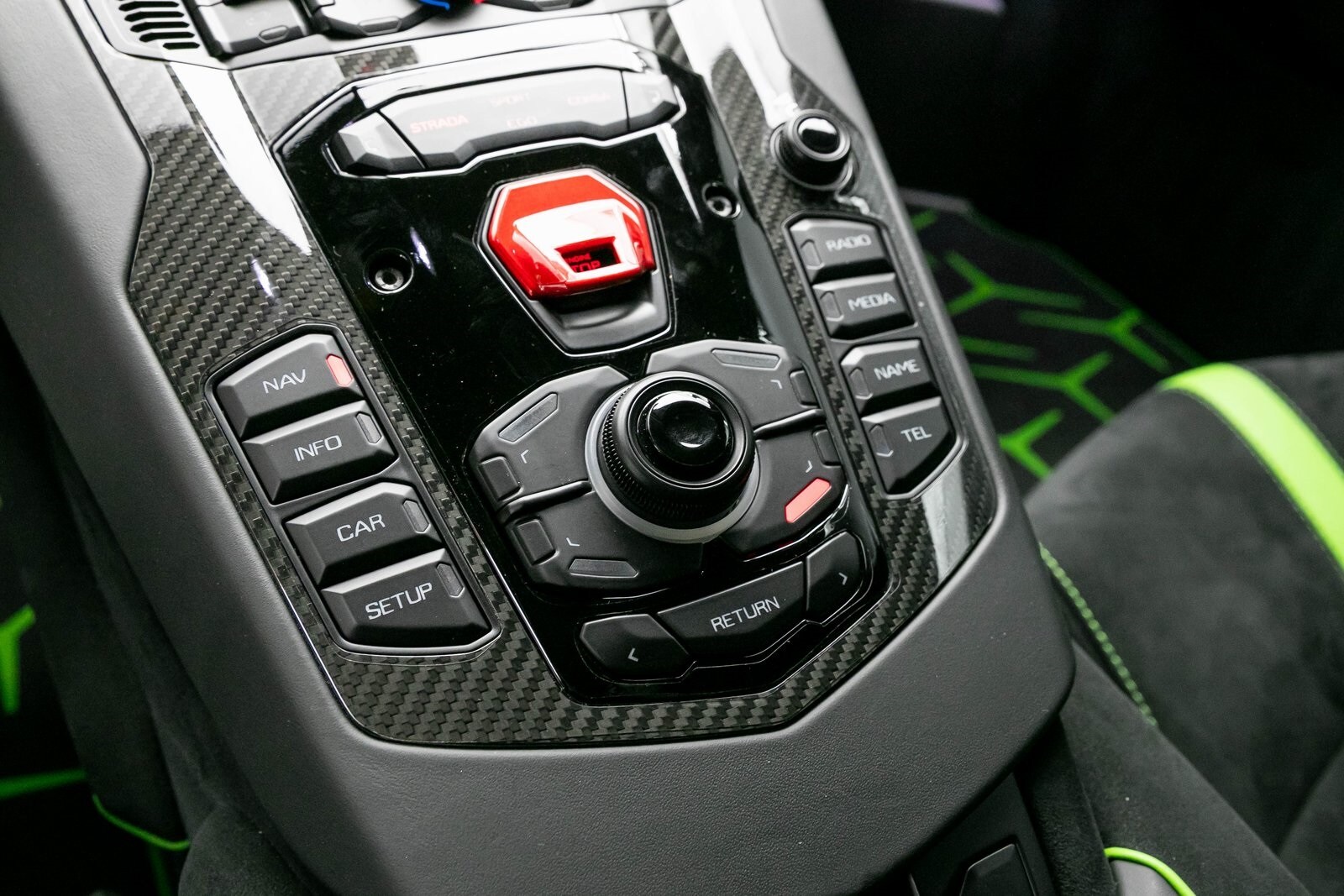 2021 Lamborghini Aventador SVJ 28