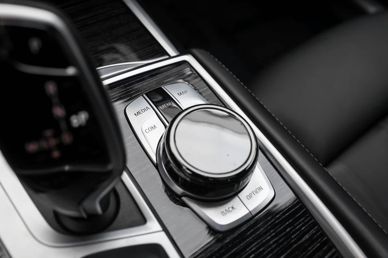 Thumbnail: 2022 BMW 7 Series - 37