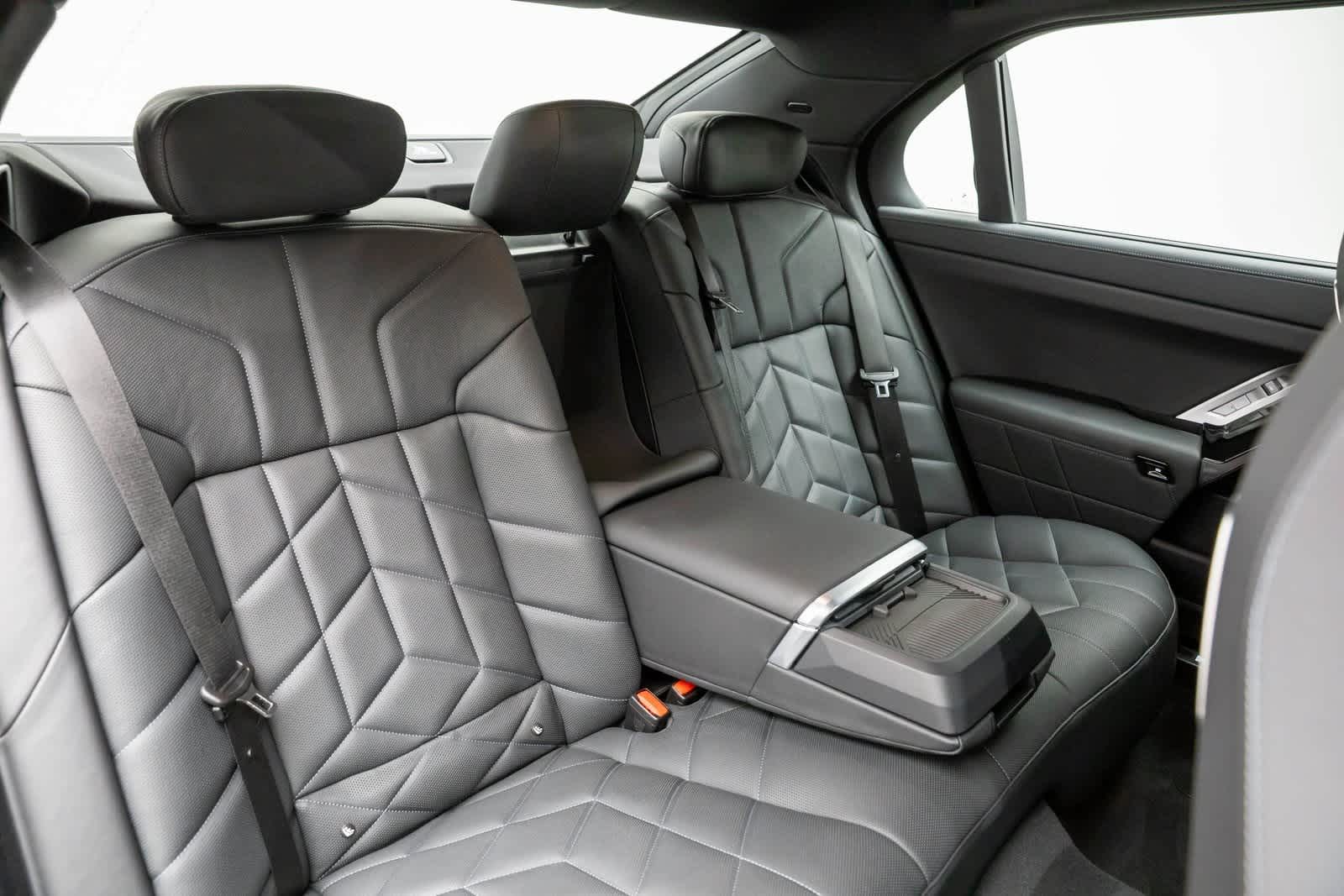 Thumbnail: 2024 BMW 7 Series - 15