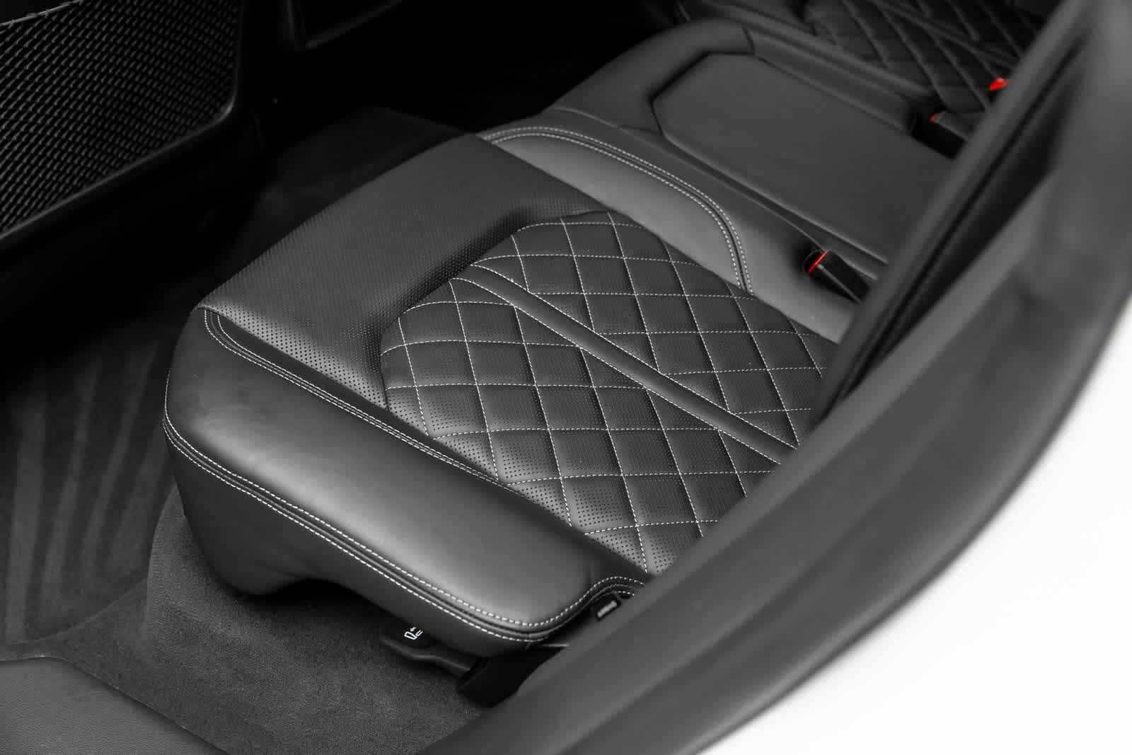 Thumbnail: 2023 Audi SQ8 - 36