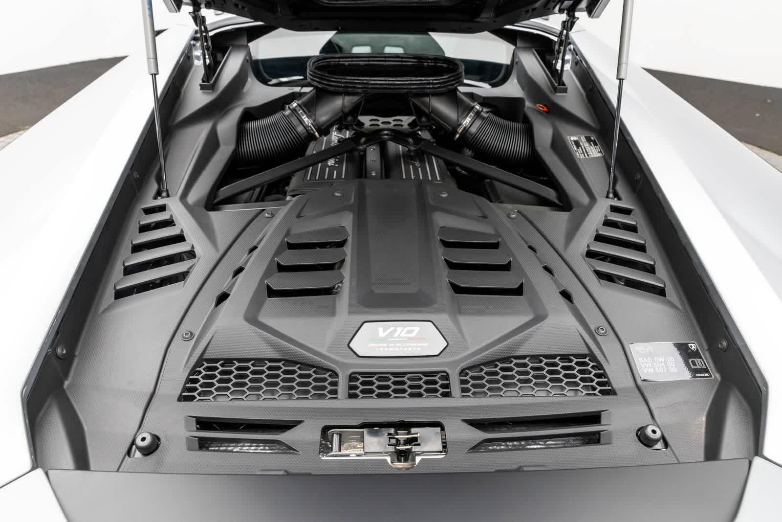 Thumbnail: 2024 Lamborghini Huracan - 9