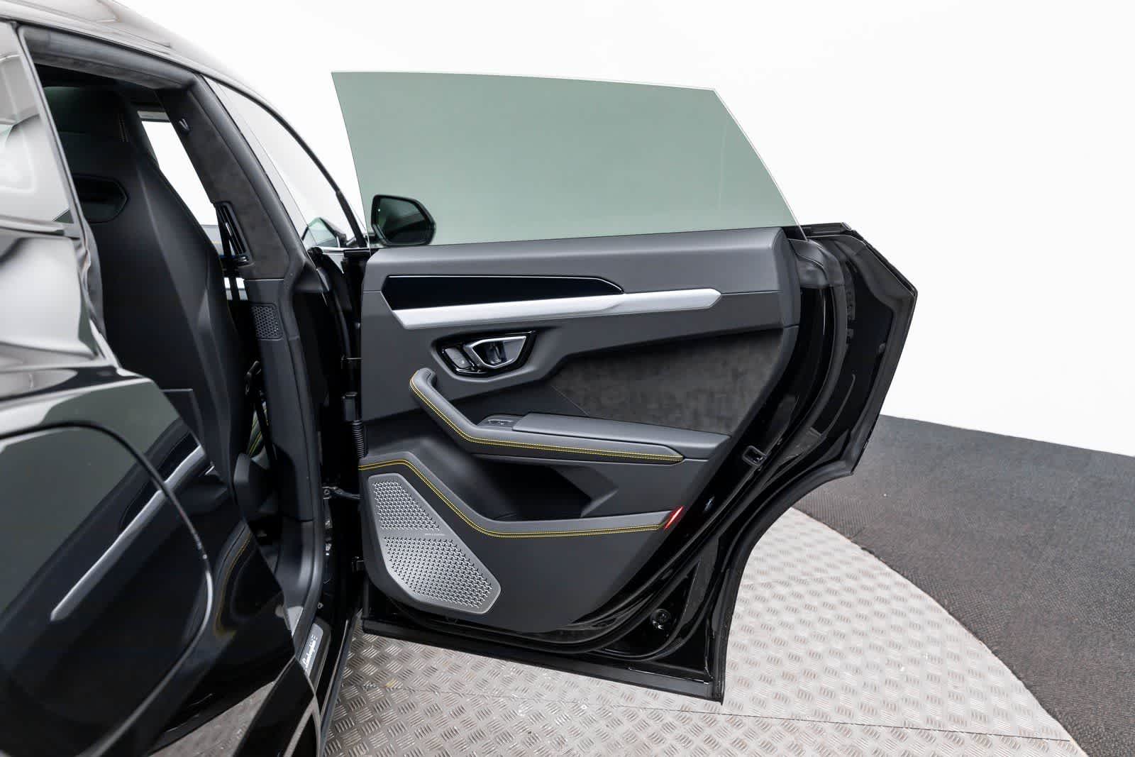 Thumbnail: 2022 Lamborghini Urus - 47