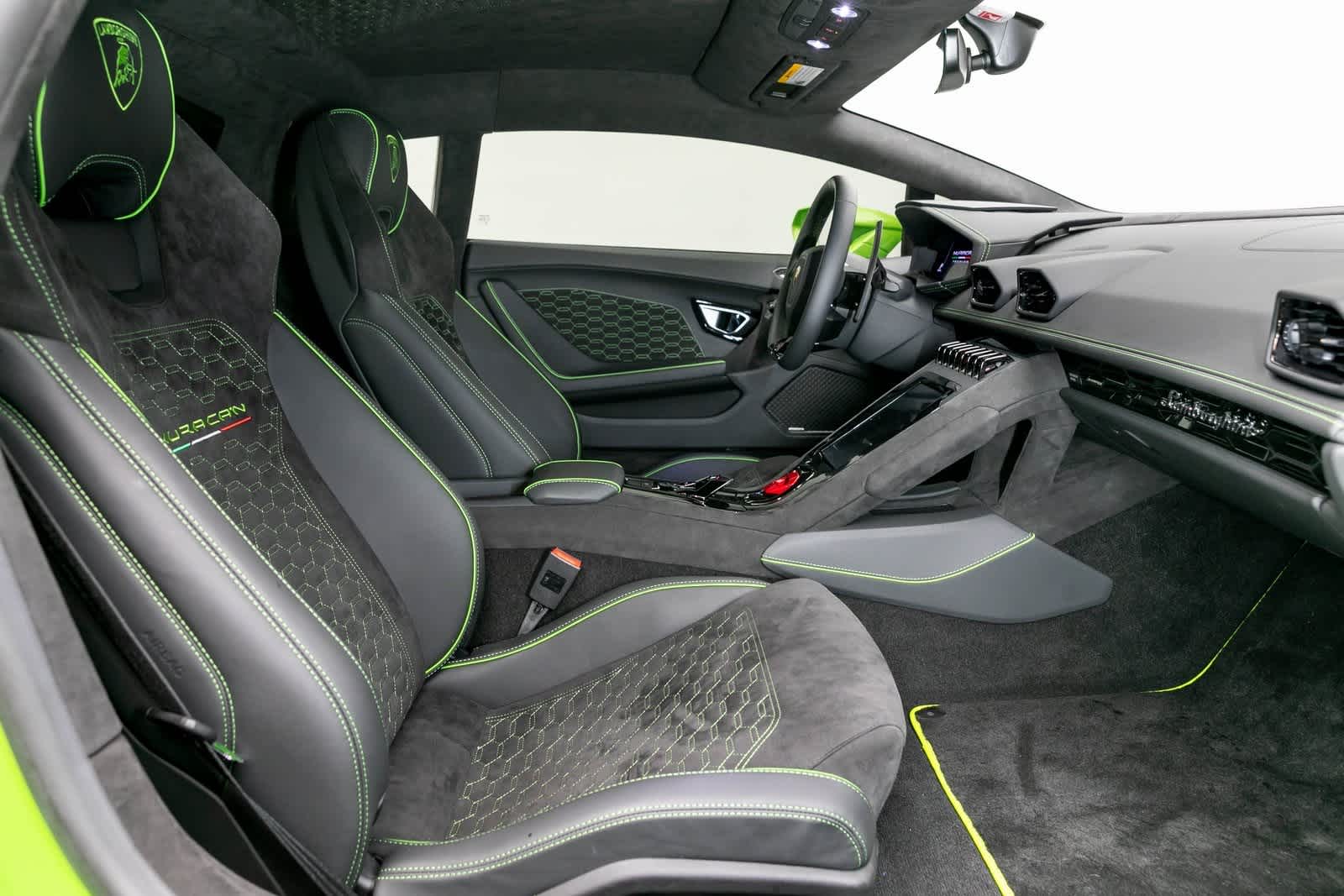 Thumbnail: 2023 Lamborghini Huracan - 11