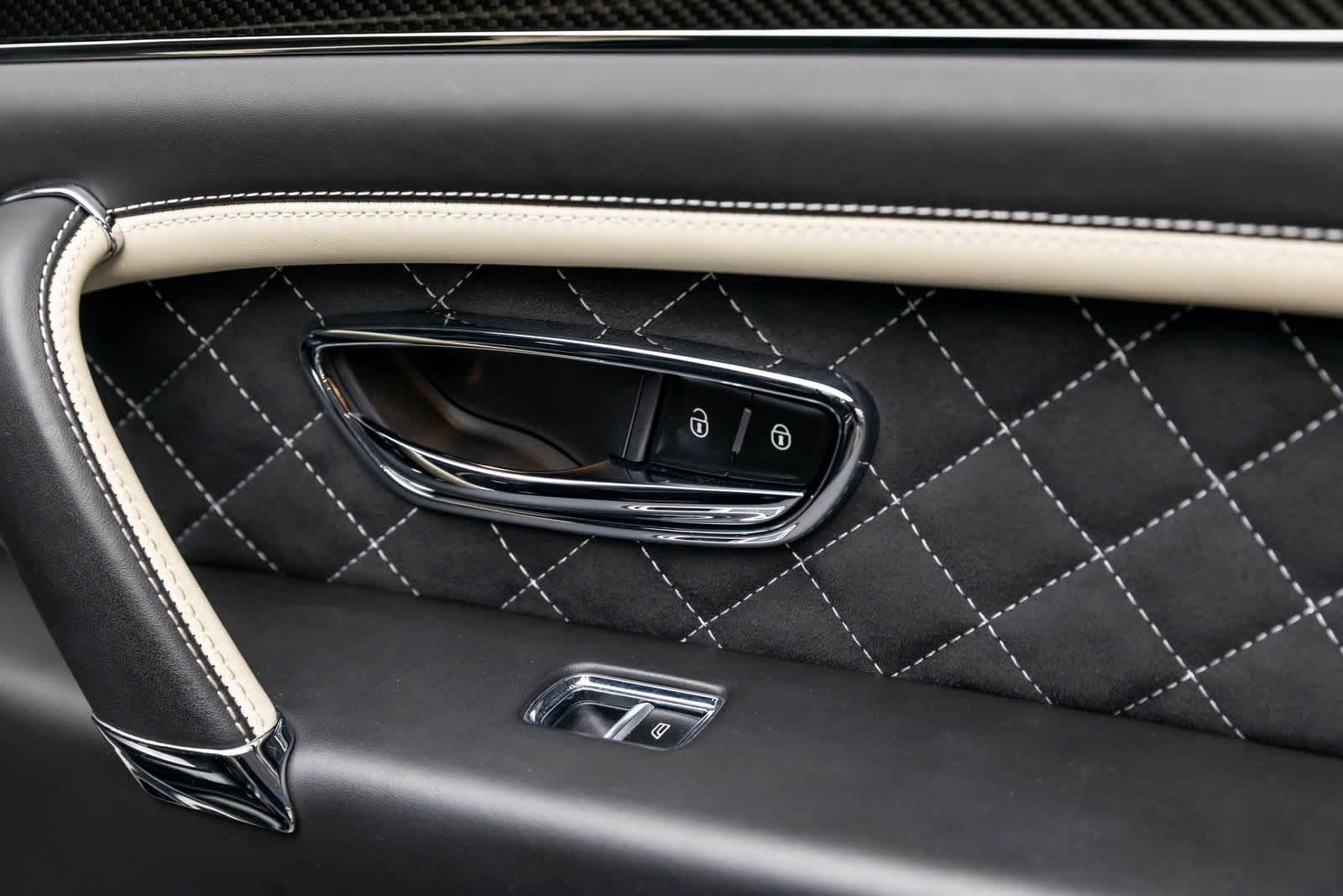 Thumbnail: 2020 Bentley Bentayga - 49