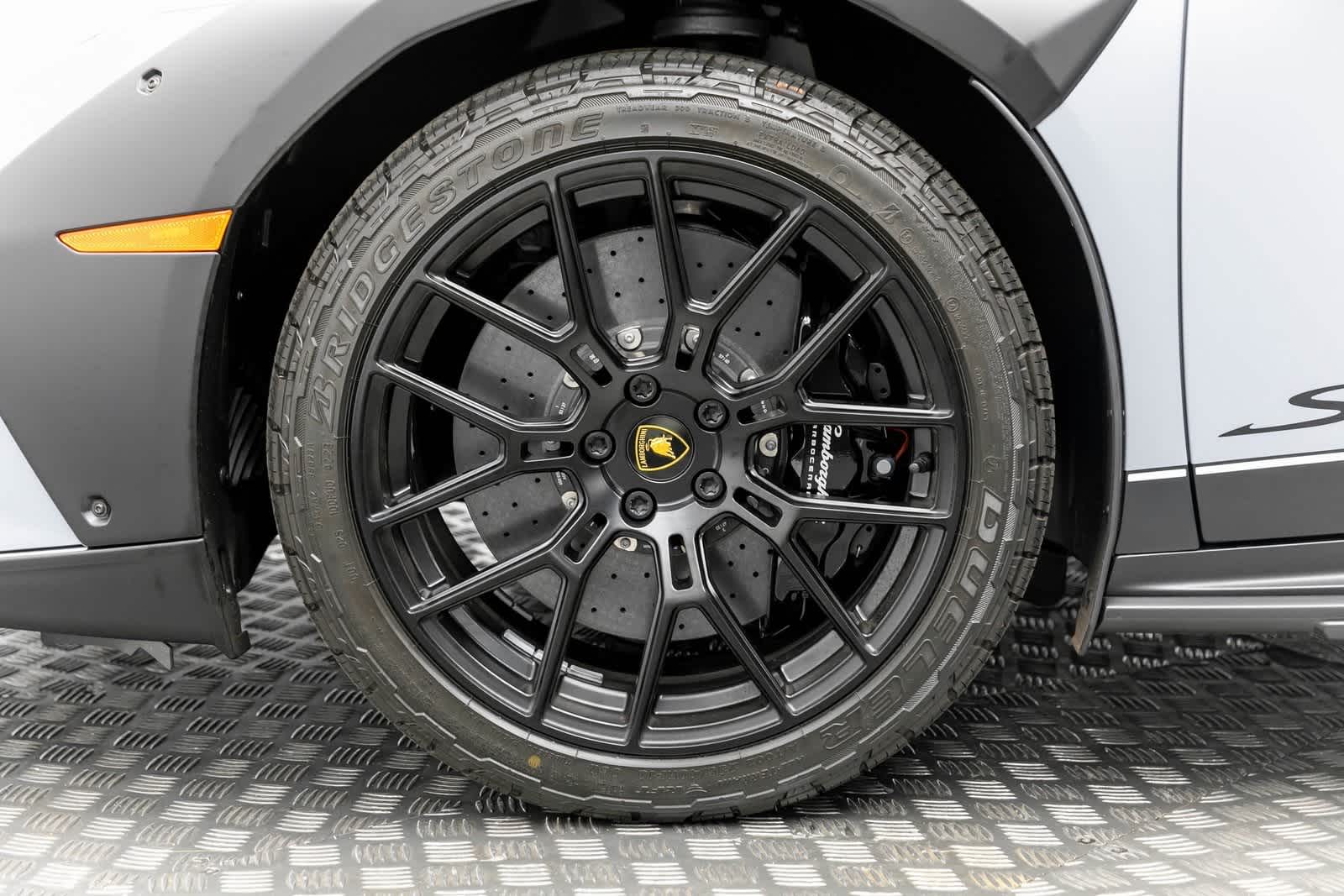 Thumbnail: 2024 Lamborghini Huracan - 8