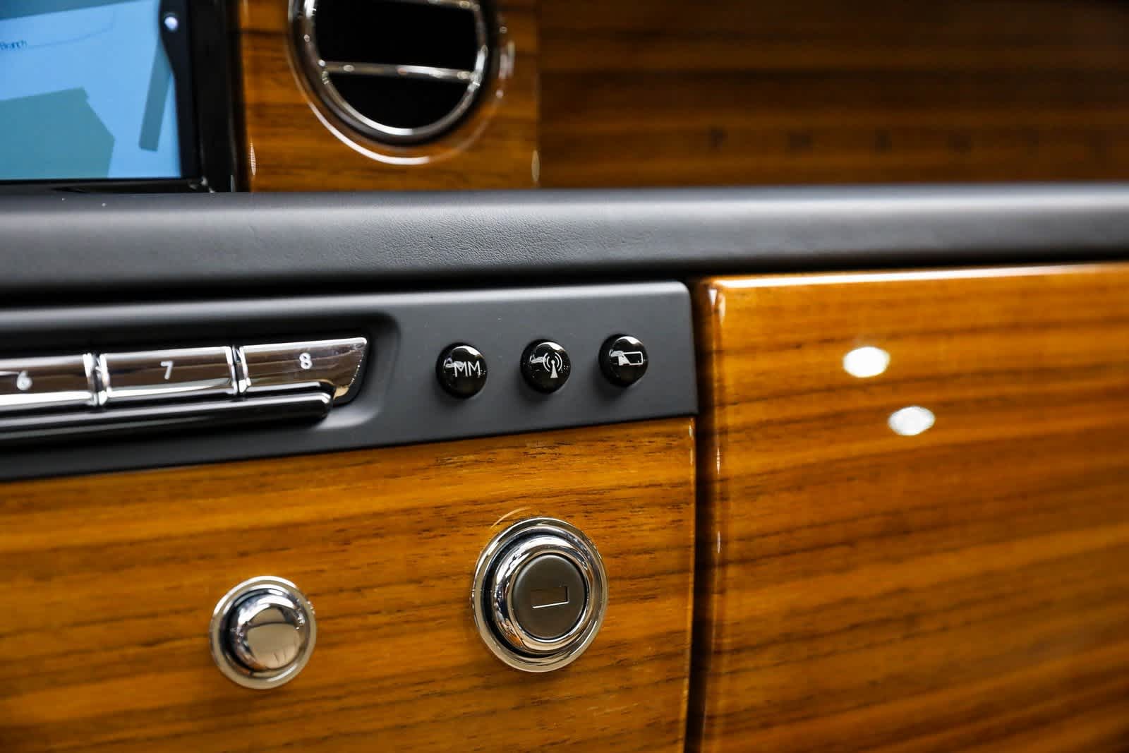 Thumbnail: 2015 Rolls-Royce Phantom - 26