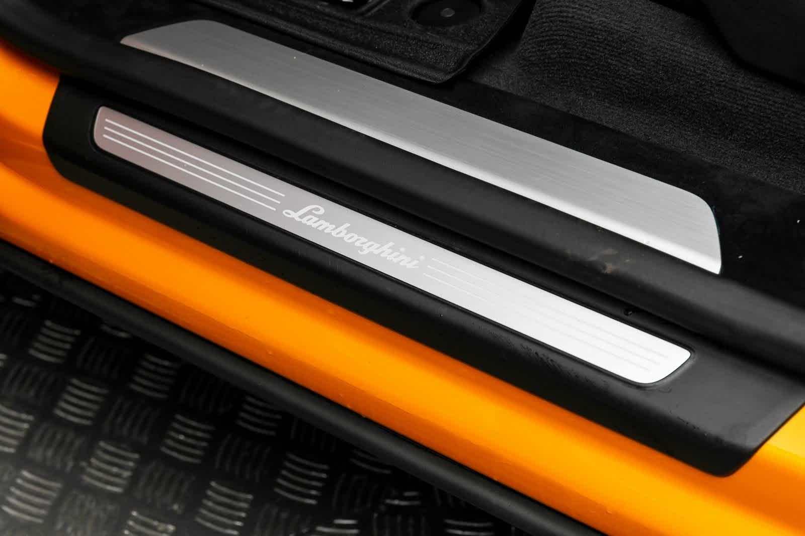 Thumbnail: 2024 Lamborghini Urus - 24